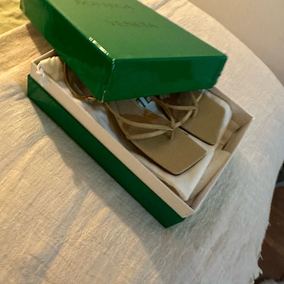 NIB Bottega Veneta Stretch Multi-Strap Leather Sandals Size 8 - NUDE - Picture 10 of 10